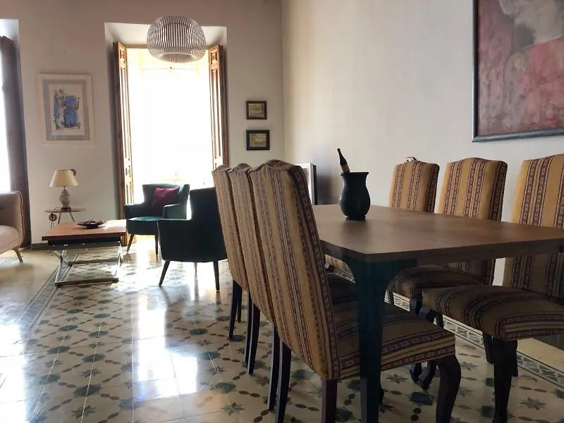 Apartment Holidays2Malaga Suites