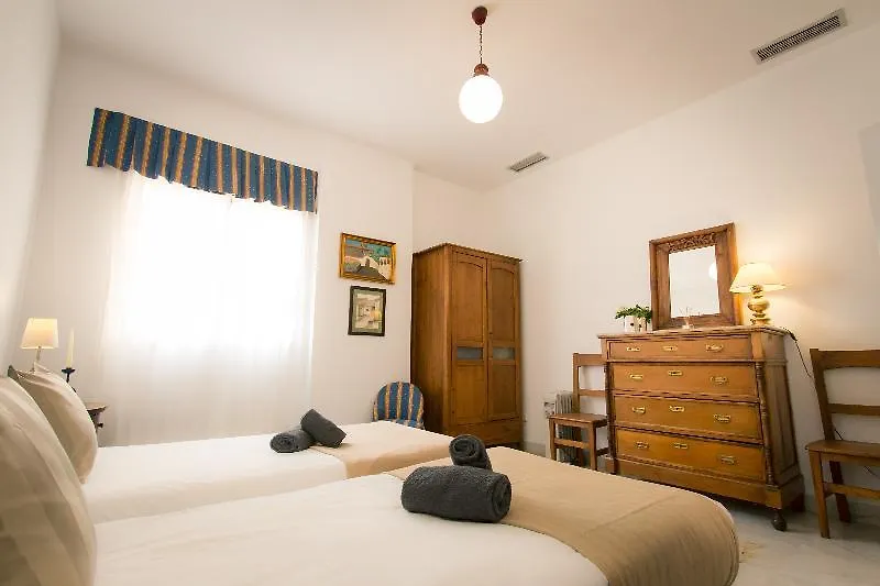 Apartment Holidays2Malaga Suites